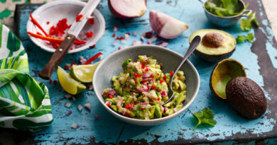 Авокадо умак за тортиље или чипс (Guacamole) Авокадо умак за тортиље или чипс (Guacamole)