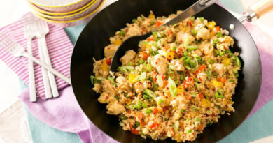 Пржени пиринач са пилетином и јајима (Chicken egg stir-fry) Пржени пиринач са пилетином и јајима (Chicken egg stir-fry)