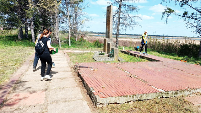 УГ „Само локално“: Очишћен простор око спомен обележја на путу за Бачко Градиште