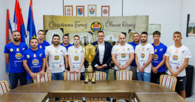 Мали фудбал: Пријем у општини за тим „Дебели змај“