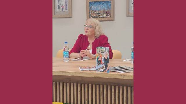 КУК: Марија Фарна представила је двојезичну збирку поезије